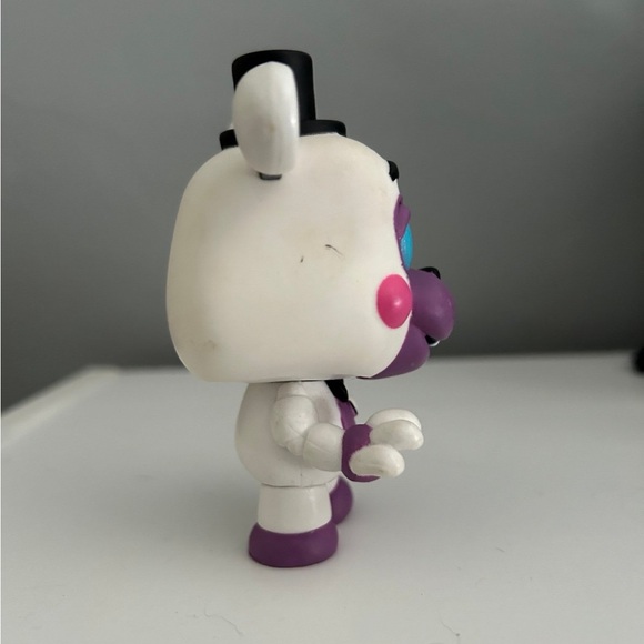 Original 2018 Helpy funko pop - Picture 4 of 4